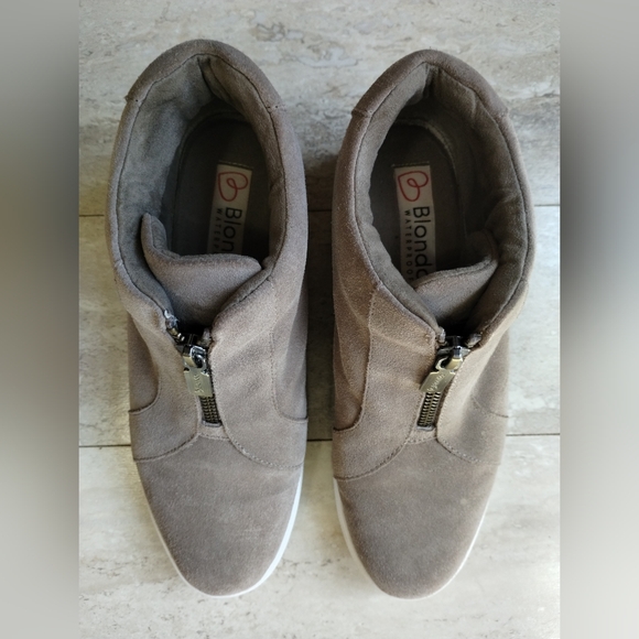 Blondo Glenda suede wedge sneakers shoes zip up taupe size 7.5 - Picture 7 of 13